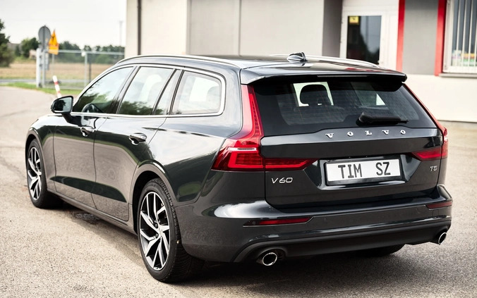 Volvo V60 cena 96800 przebieg: 152000, rok produkcji 2019 z Wyszogród małe 379